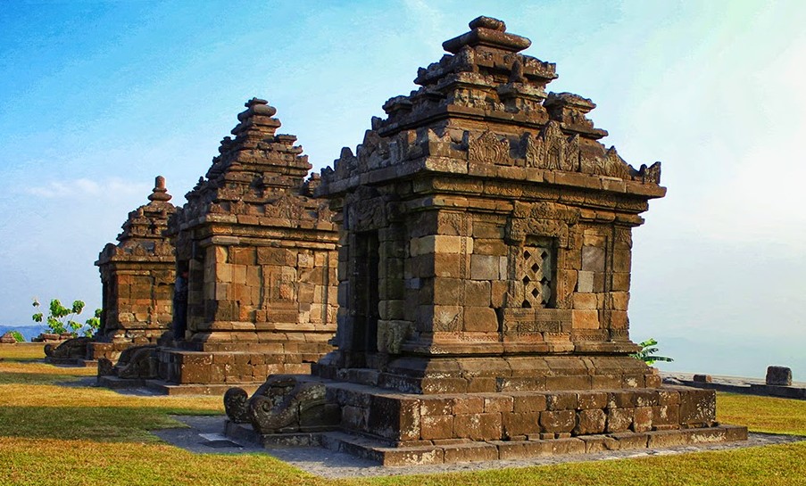 Menyerap Aura Mistis di Candi Ijo