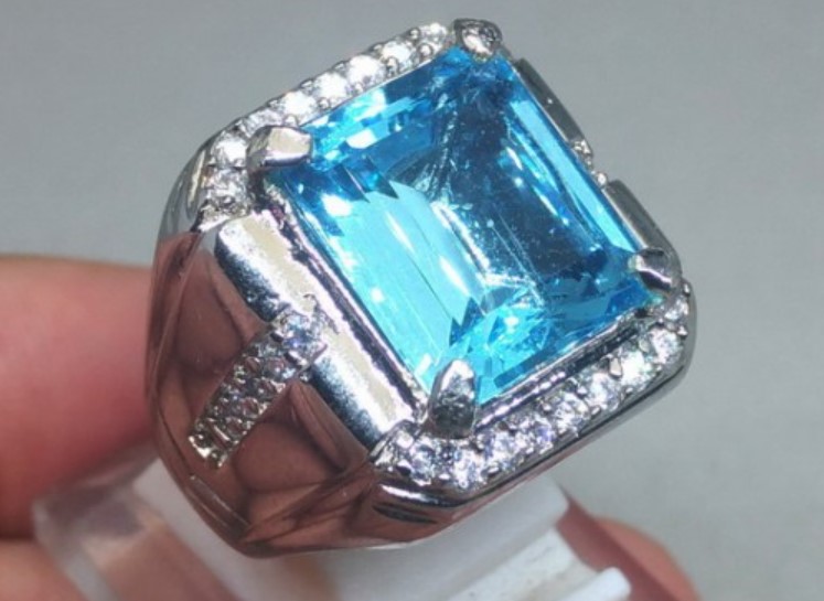 Khasiat Batu Permata Blue Topaz