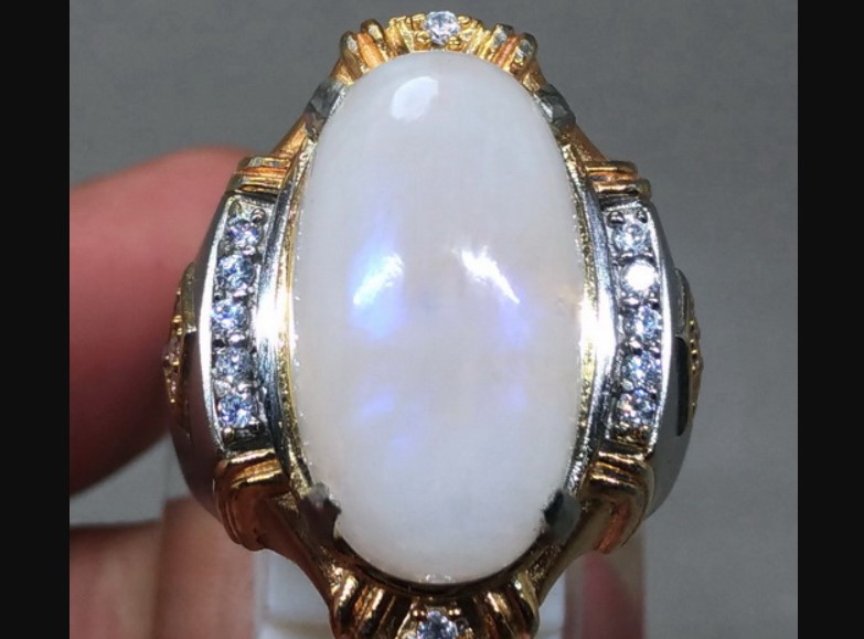 Khasiat Batu Moonstone